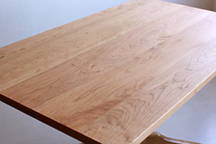 テーブルの甲板