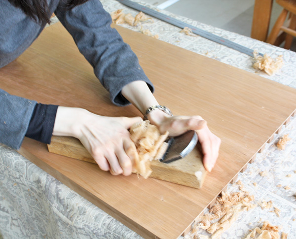 女性でも大きいカンナで削れる 木工教室ブログ