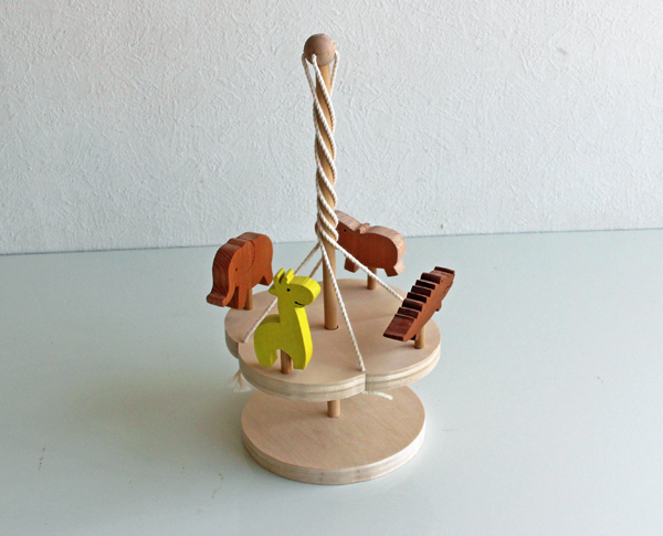 木のおもちゃ、メリーゴーランド、糸ノコ作品