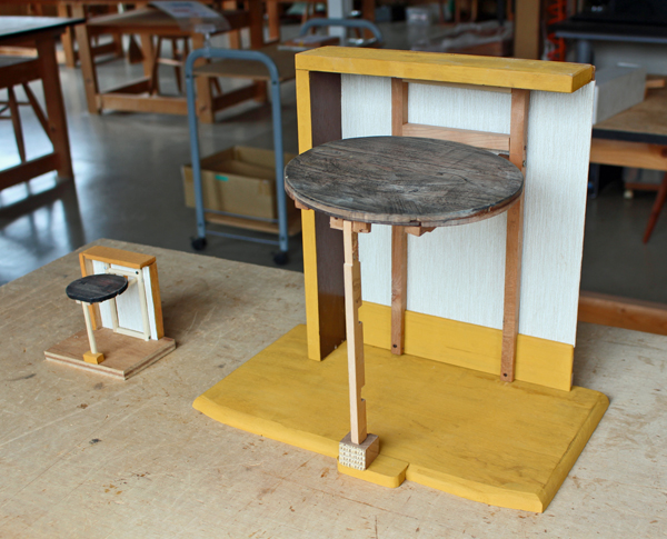 折り畳み式円テーブル