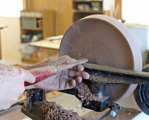 ウォルナットの器を木工旋盤で作る