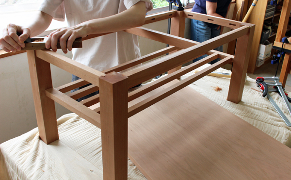 リビングテーブルの下部本体