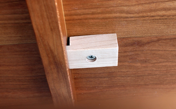 伸縮吸収のためのコマ