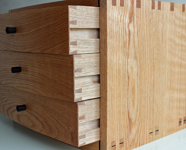 包みアリ組接ぎ、吊り引き出し