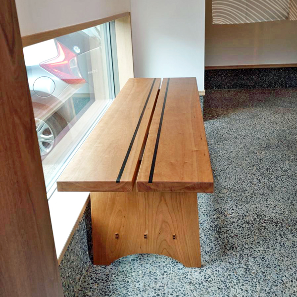 自宅の玄関にベンチをセット