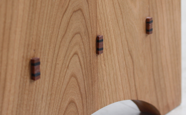 通しホゾに黒檀のクサビうち