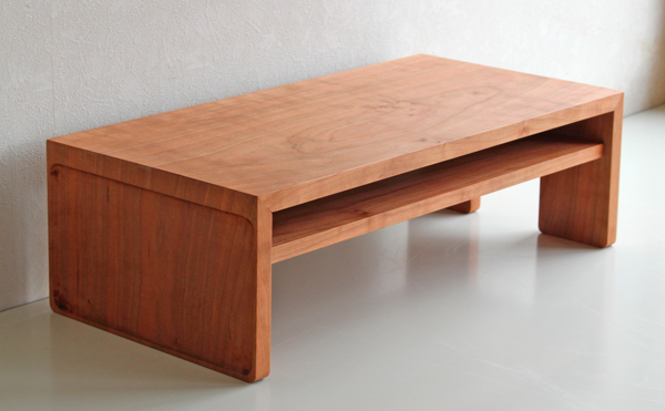 多目的に使うソファーサイドテーブル