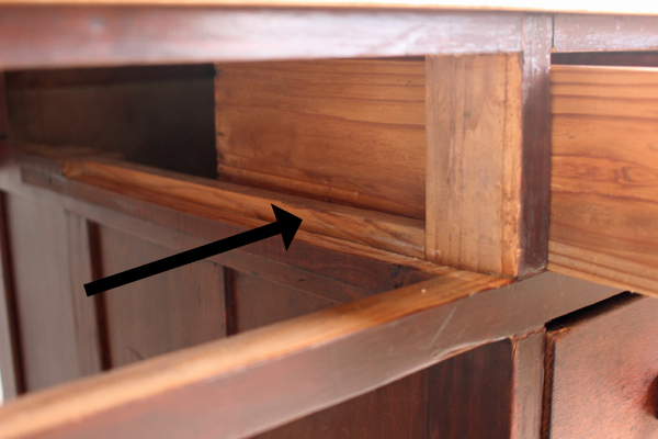 引出しの振れ止めの補修