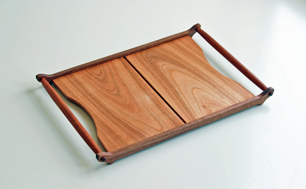 木のトレイの写真