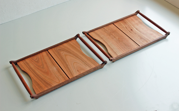 木のトレイが二つ並んだところの写真