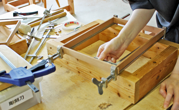 蓋つき絵具箱の画像