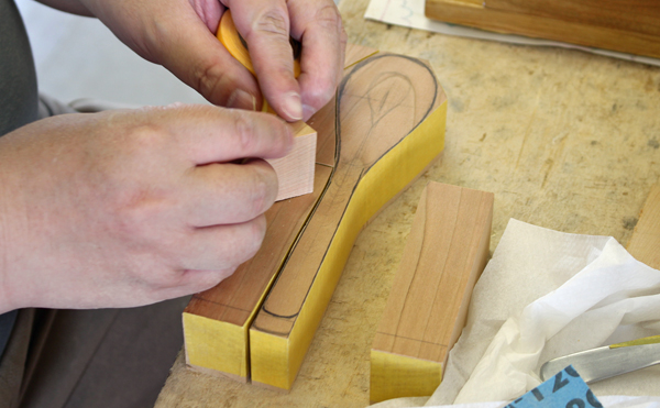 木のレンゲの制作中の画像