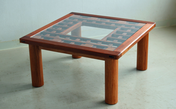 ちょっと変わったローテーブル