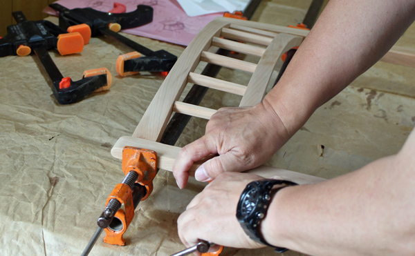 背もたれの本組み