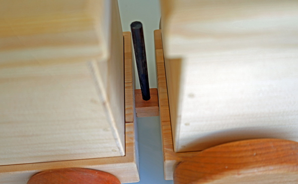 木製のおもちゃの汽車の連結部分