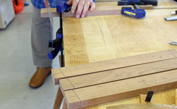 ノコで胴付きを斜め切断