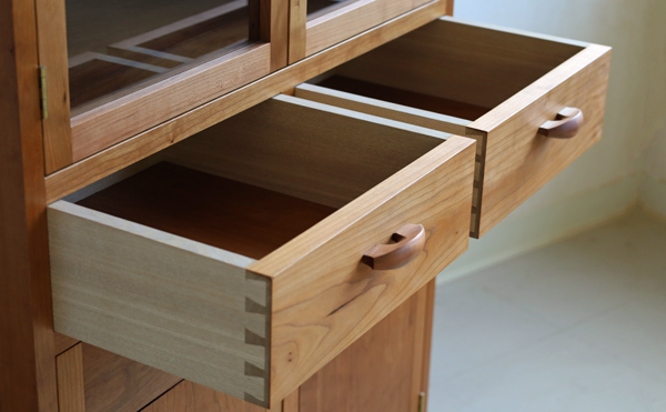 カップボード、食器棚の引き出し