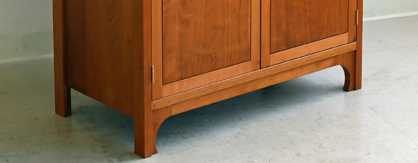 カップボード、食器棚の飾り脚