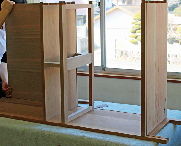 カップボード、食器棚の仮組み