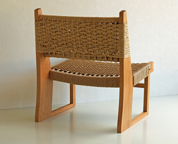 あぐら椅子の背面