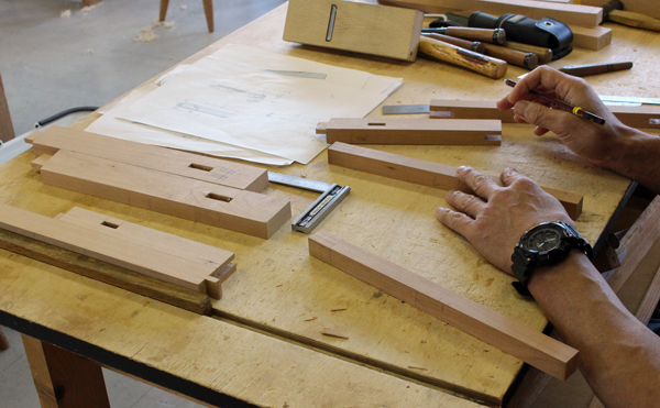 あぐら椅子の制作中