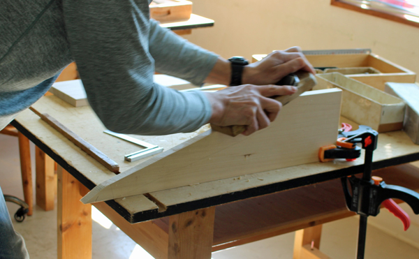 あぐら椅子の試作品の後脚の製作中